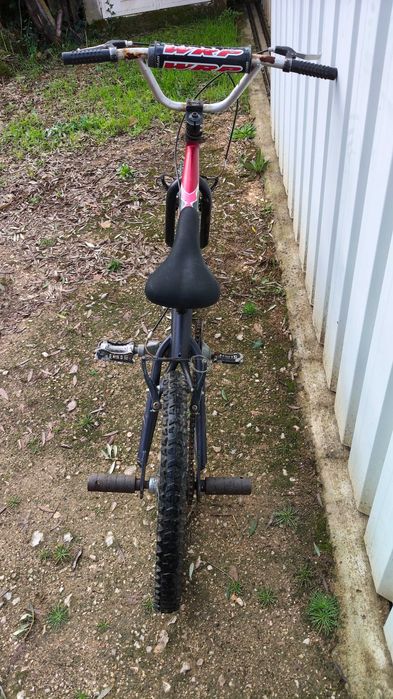 Bicicleta tipo BMX roda 20"