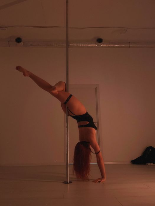 Нижня білизна на підтяжках