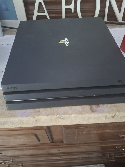 PS4 PRO com tudo e com jogos
