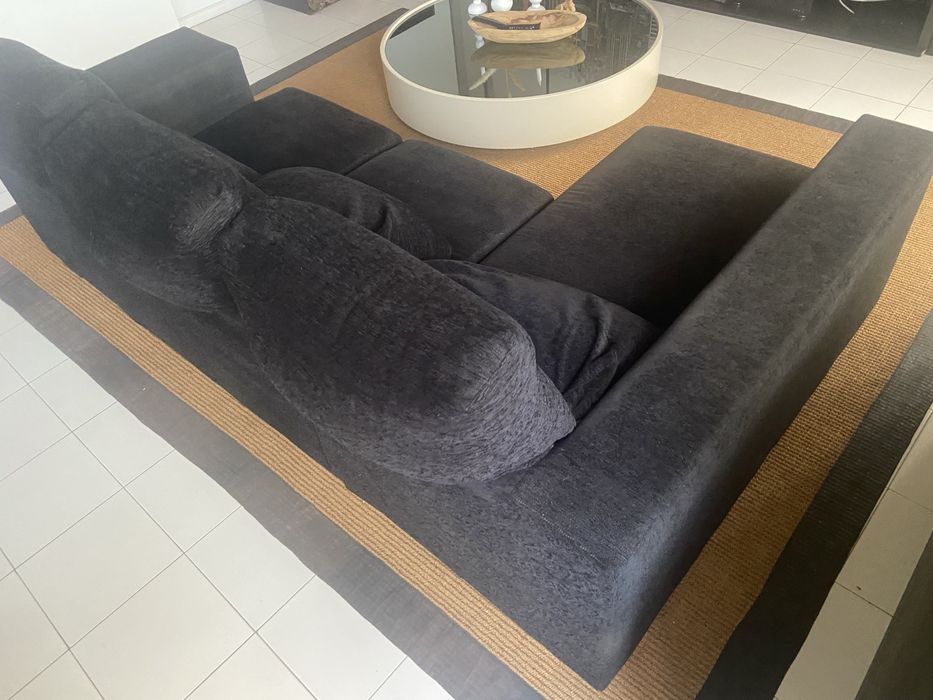 Sofa chaiselong de cor preta