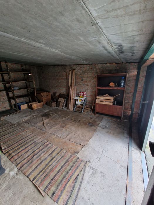 Продам гараж п горный геолог сзади дома 20 а