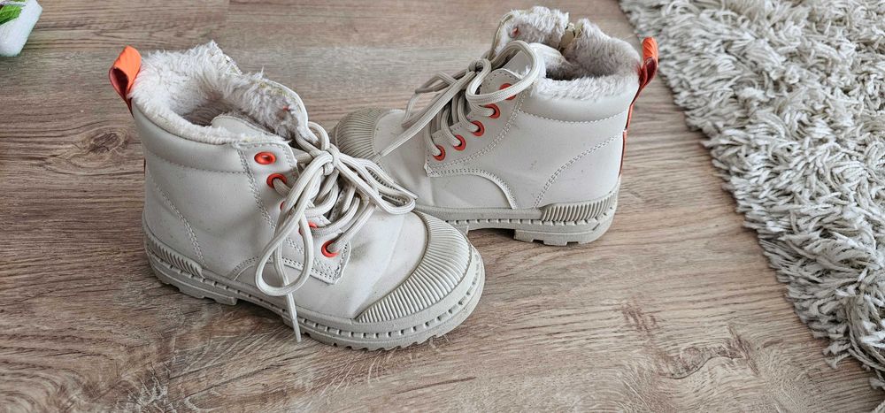 Buty, tzrewiki ocieplane dla dziewczynki