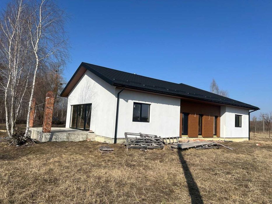 Терміново продам сучасний будинок на околиці Луцька поруч з лісом та озером!