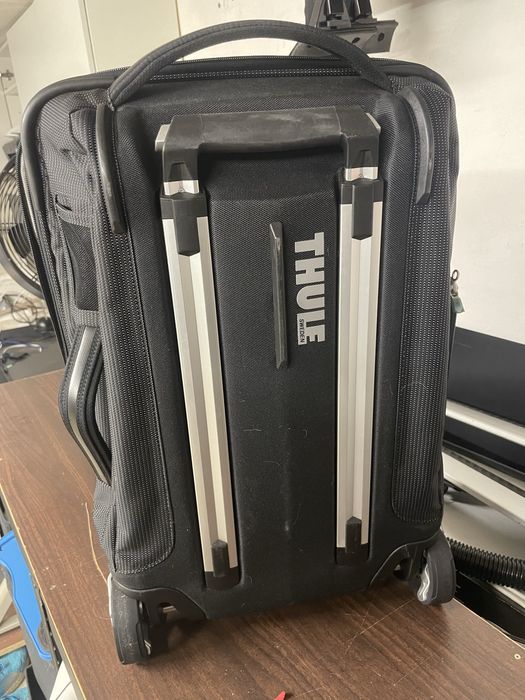 Walizka THULE - stelaz aluminiowy, kółka