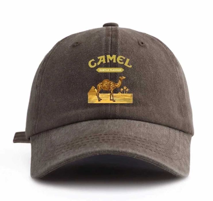 Dwie czapki camel