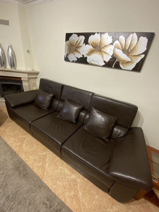 Dois Sofás de cabedal