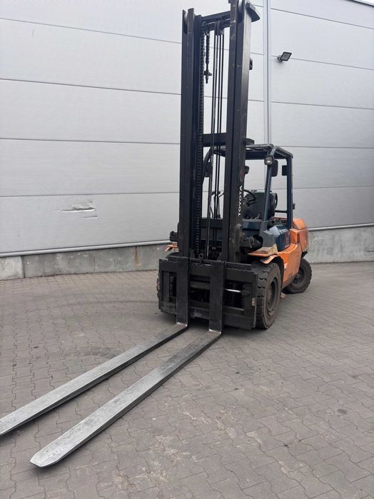 wózek widłowy Toyota na LPG