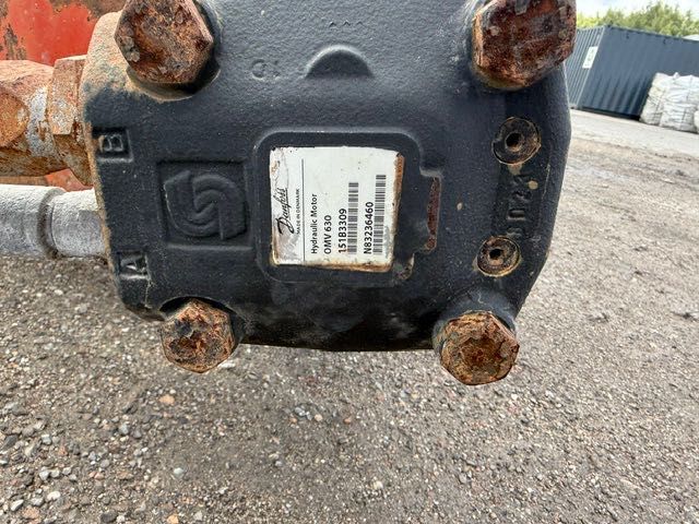taśma zdawcza materiału z napędem hydraulicznym finlay 693