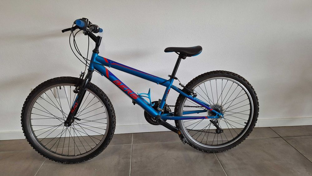 Bicicleta de montanha em bom estado. Roda 24 com 18 velocidades