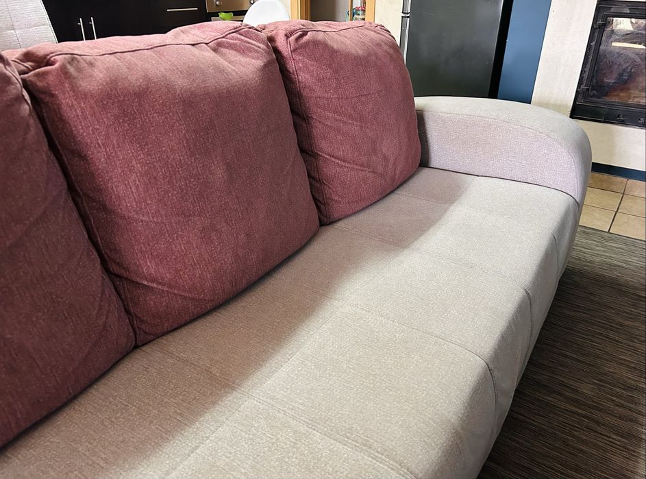 Sofá 3 lugares c/ 2 puffs