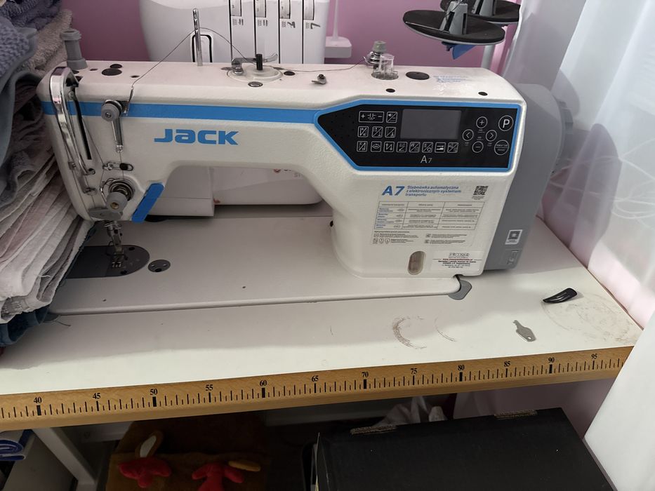 Sprzedam maszyne do szycia Jack A7 + mega duzo gratisow