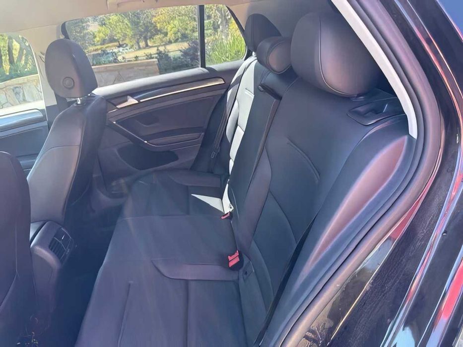 Volkswagen e-Golf      2016