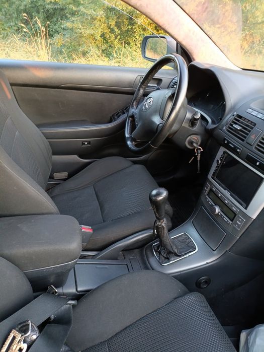 продам Toyota avensis 2003