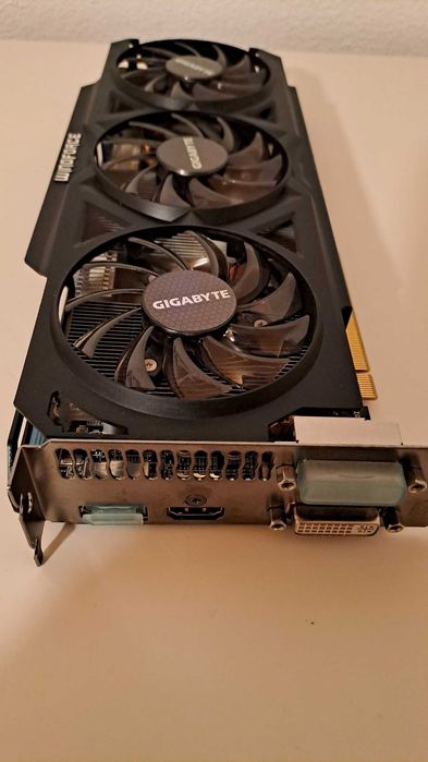 Placa gráfica Gigabyte AMD Radeon R9 270X 4GB GDDR5