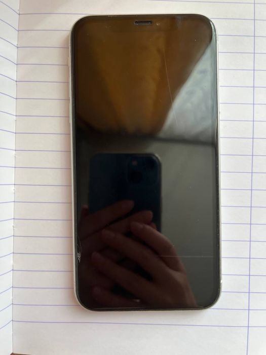 Телефон iPhone XR