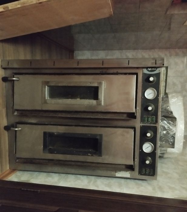 Печь для пиццы Фирма Apach
85 см глубина 
98-100 см ширина
75 см высота