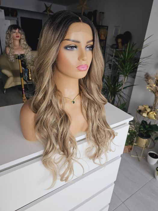 Długa peruka fale loki blond sombre naturalna fryzura Sylwia