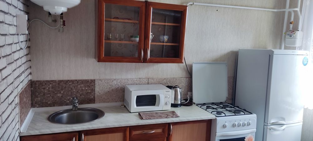 Снять квартиру подобово  погодинно двокімнатна  центр міста