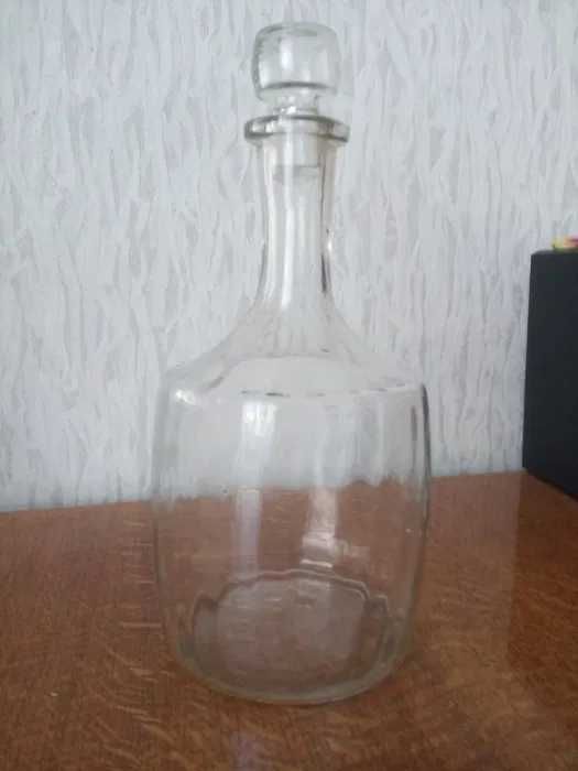 Графин стекляный с пробкой