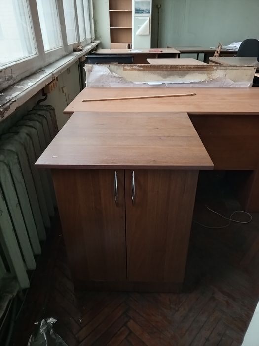 Тумбы офисные на колесиках и без бу