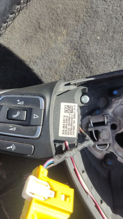 Kierownica trójramienna multifunkcyjna Volkswagen Passat B7 z poduszką