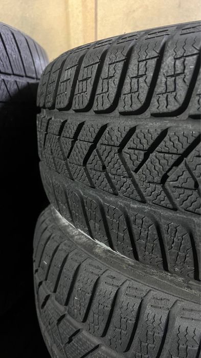 Комплект зимової гуми 225/55/17 Pirelli