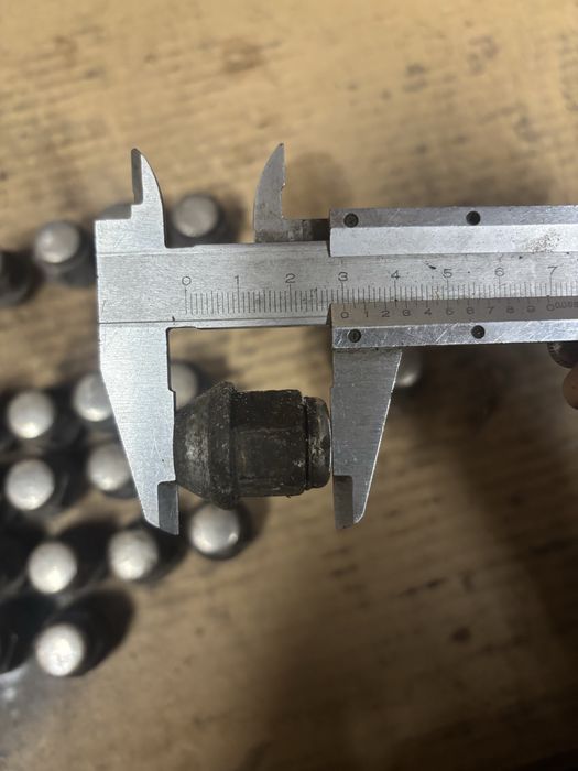 Nakretki do kół M12x1,5 Mitsubishi space wagon outladner stal alu
