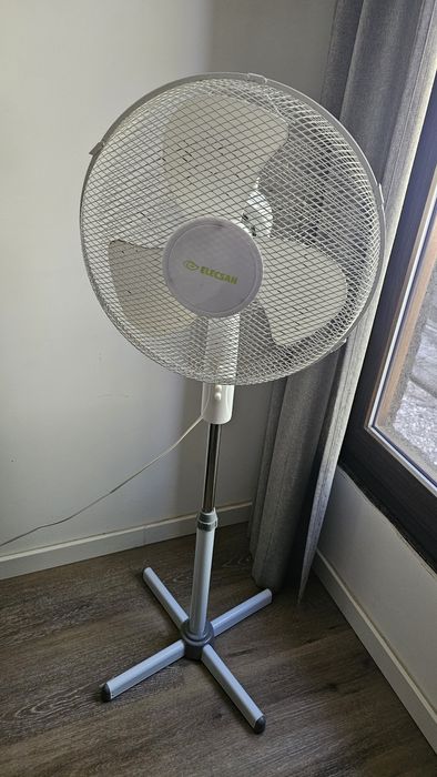 Ventoinha de pé alto regulável em altura 3 velocidades