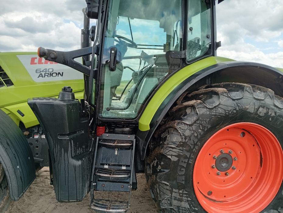 Ciągniki Claas arion 640