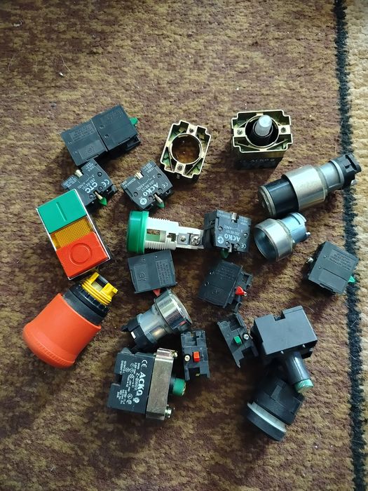 Кнопки, светосигнальная арматура Siemens