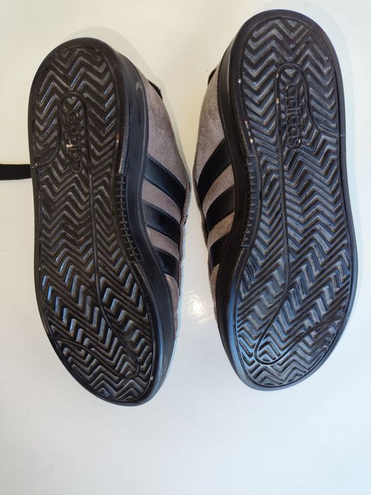 Ténis originais  marca Adidas