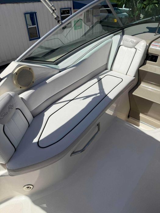 motorówka Sea Ray Sundancer 240 2011 – 190 MTH, FL przyczepa 5.0 Mercruiser