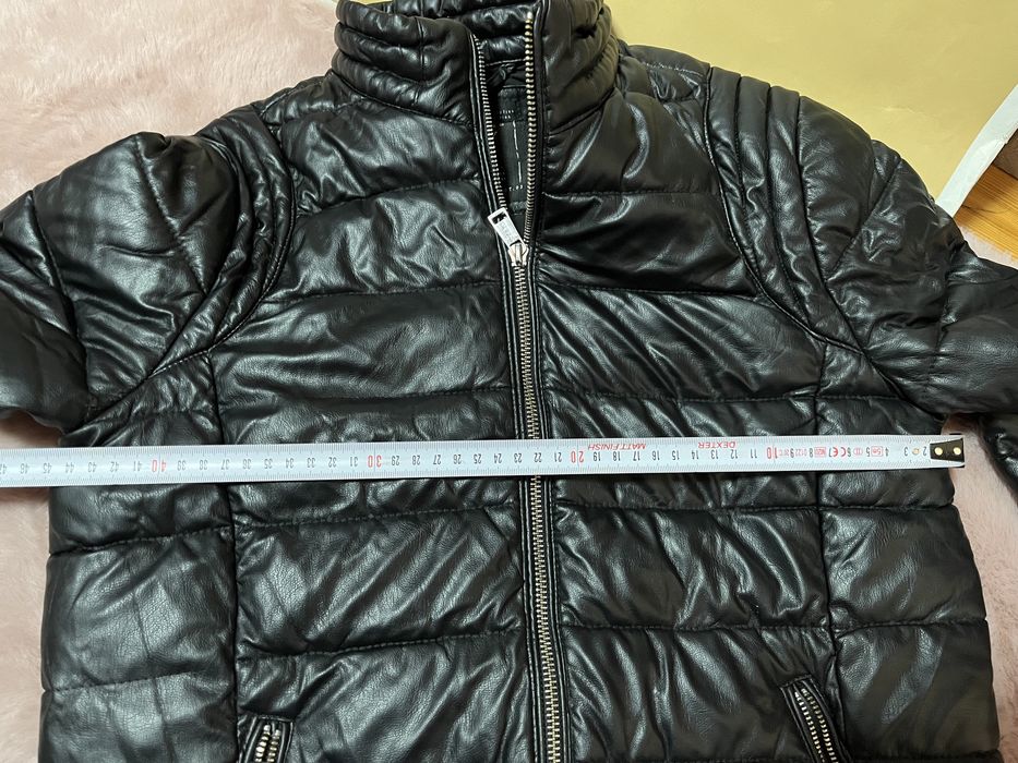 Guess kurtka skórzana czarna pikowaną połyskująca świecąca XS bomber