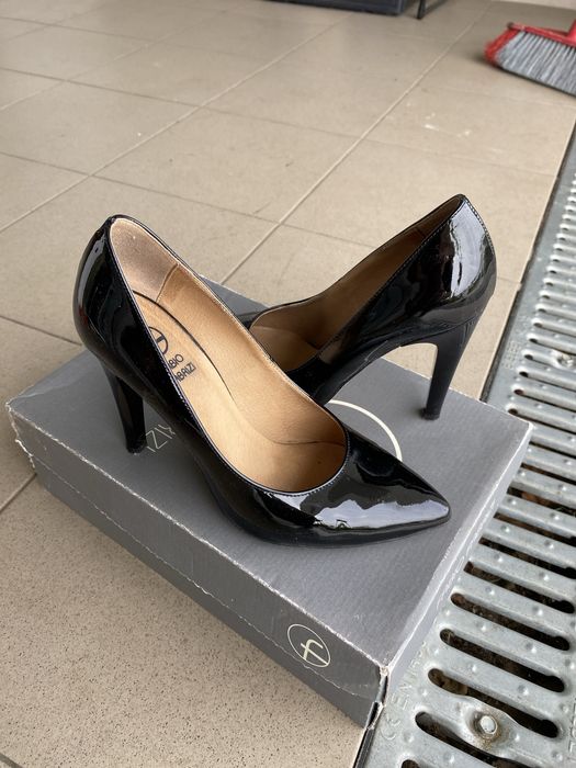 Szpilki czarne lakierowane rozmiar 36