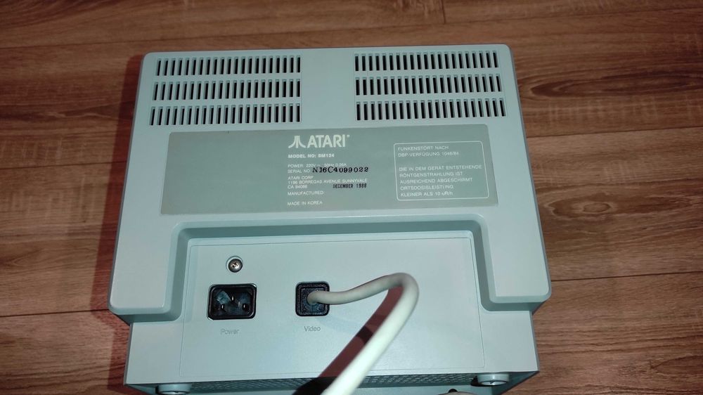 Monitor Atari ST w Kartonie. Folia na Logo ,Te same numery, Ładny stan !