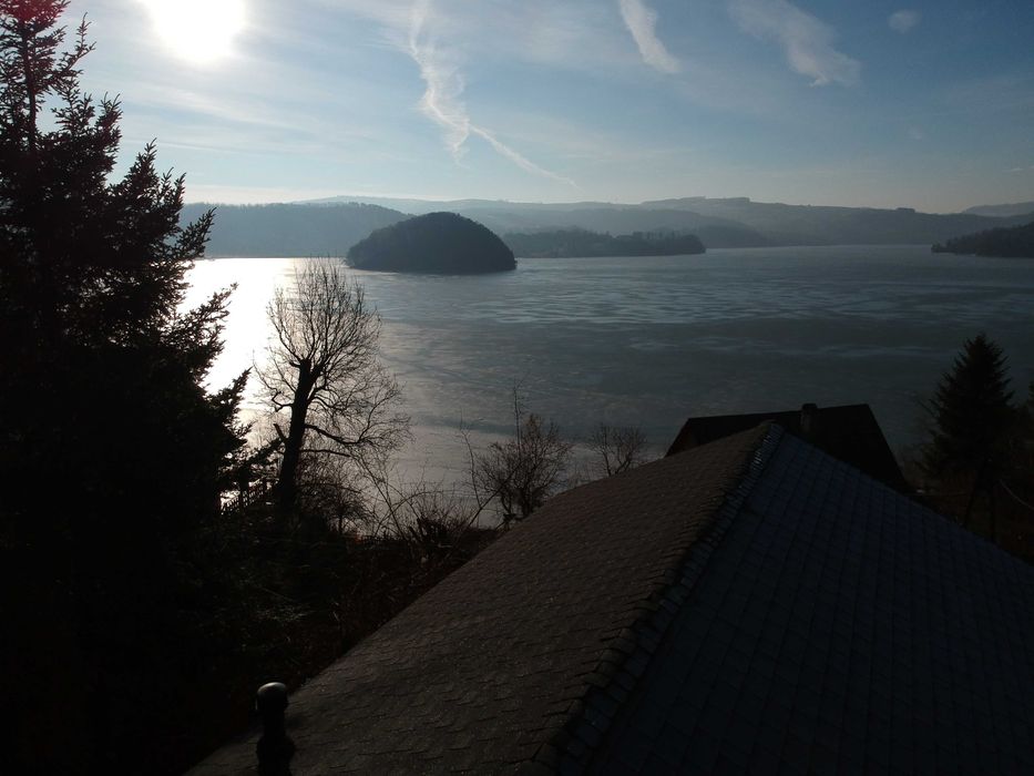 Domek z widokiem nad  jeziorem Rożnowskim, całoroczny, jacuzzi