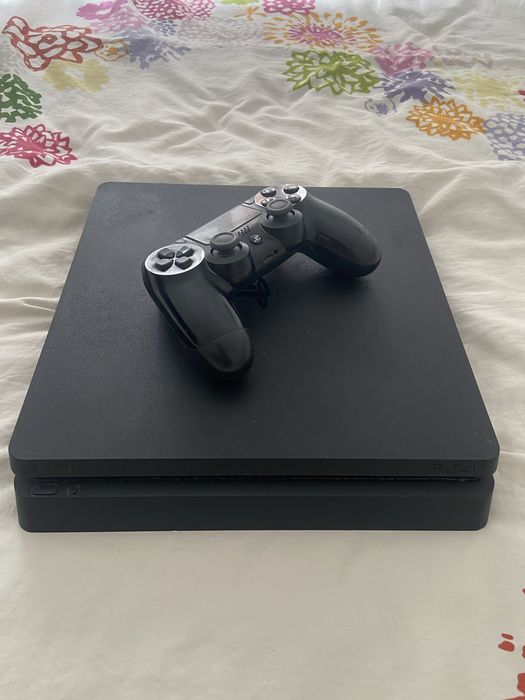 Vendo PS4 em otimo estado.