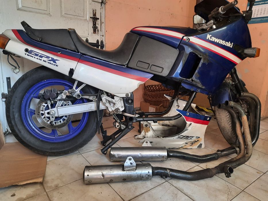 Kawasaki GPX 600 R części gpz 600 moduł bak lagi owiewki stopka wiązka
