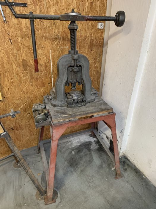 Prasa balansowa 2 sztuki na stelażu