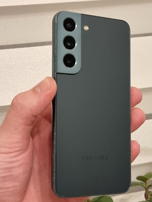 Samsung Galaxy S22 8/128 120hz + Carbon Cover