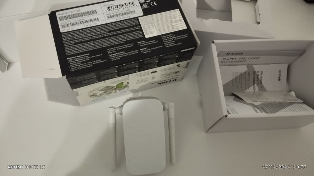 Repetidor d link com a caixa e os manuais de intrucoes.