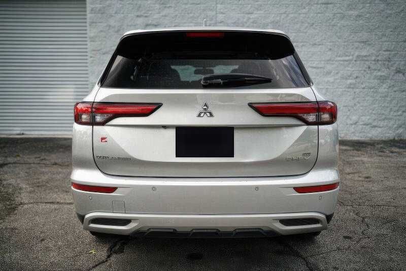2023 Mitsubishi Outlander PHEV SE