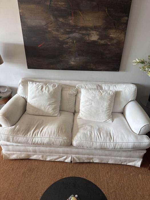 Sofá de 2 lugares branco em excelente estado – muito confortável