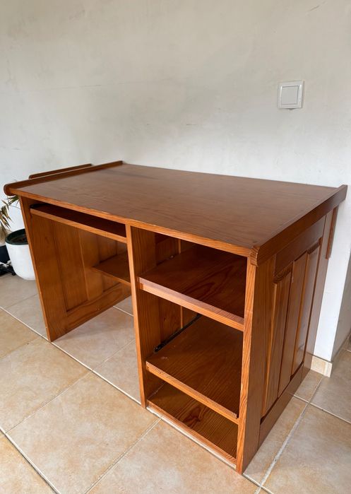 Secretária de madeira de pinho maciço