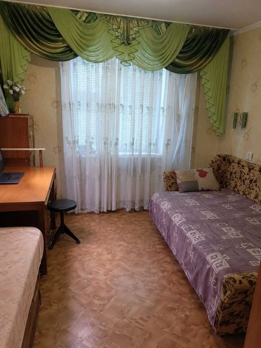 АН Здамо 2 кімн Павлоград,  Центр 1-й поверх