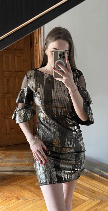 Неймовірно класна блискуча сукня
