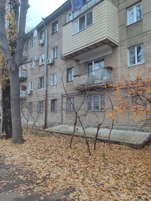 Продам на Черемушках 2 ком.квартиру. Фасад 1эт. Можно под офис 046-084