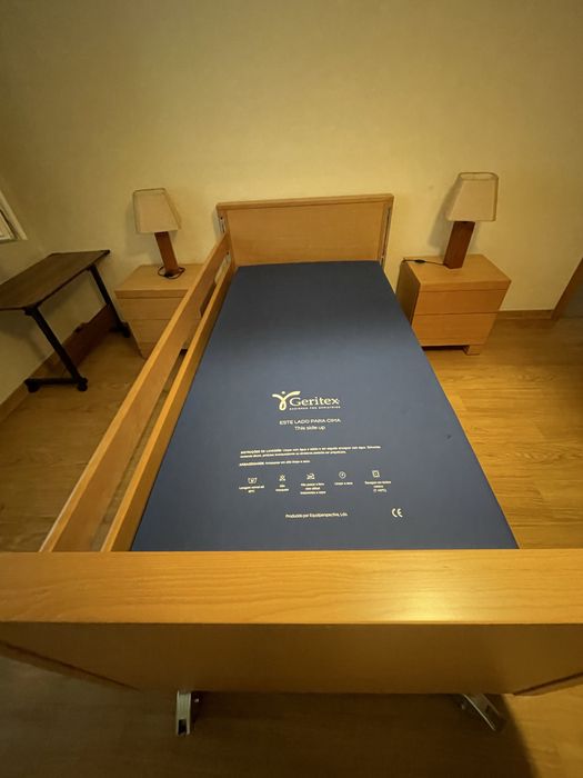 Cama articulada elétrica com colchão antiescaras Geritex. Confortável, segura e em ótimo estado - usada por 1 semana. Garantia de 3 anos. Mais info MP