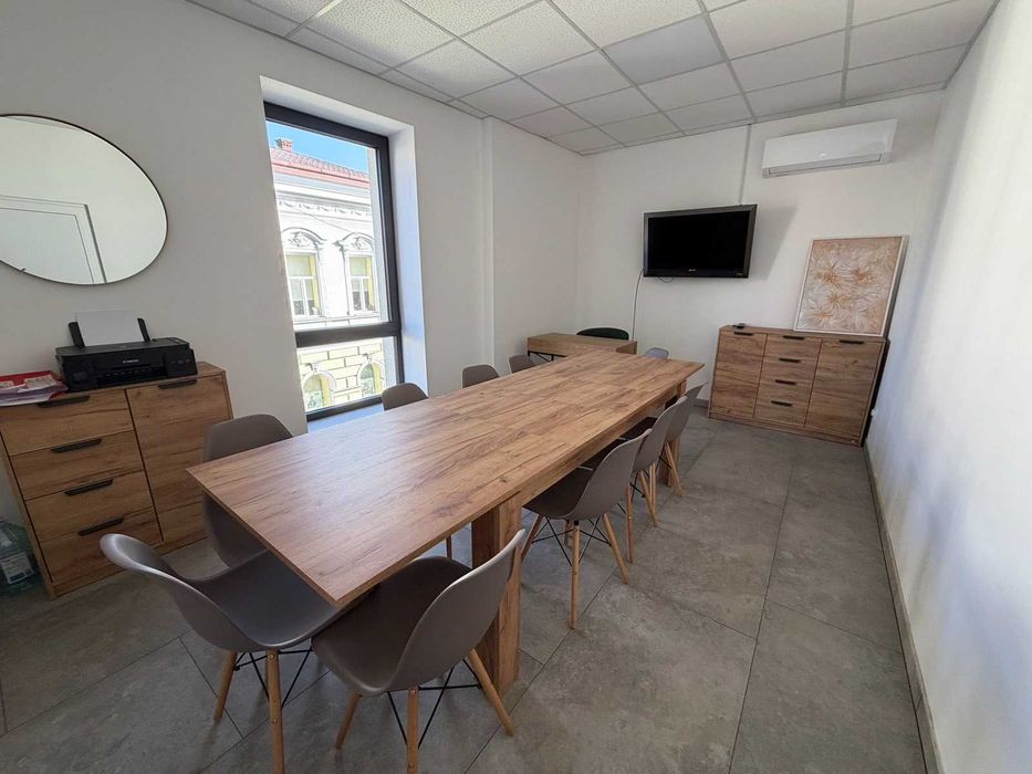 Оренда сучасного комерційного кабінету у самому центрі Дрогобич!