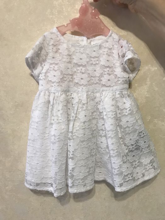 Плаття 62 розміру біленьке